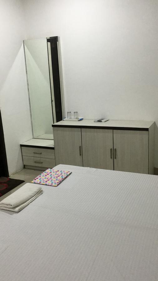 De Agya Paradise Hotel ลูดิฮานา ภายนอก รูปภาพ